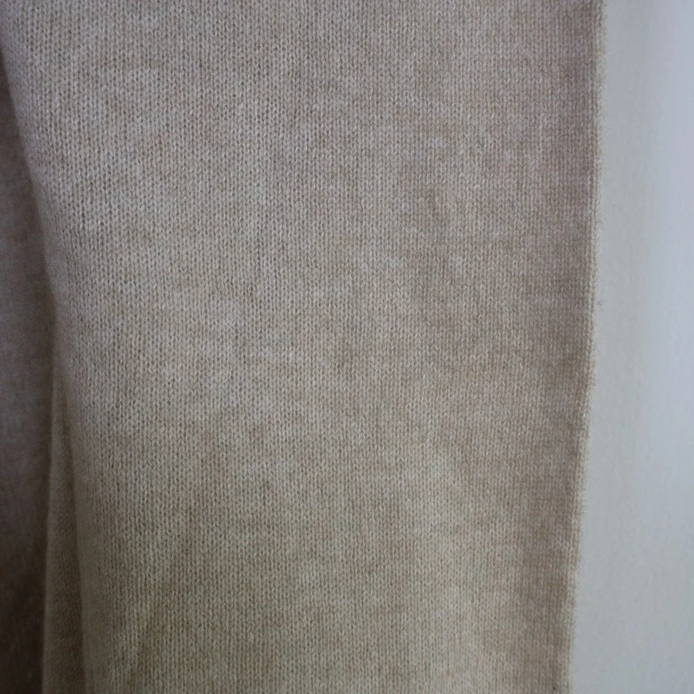 Club Room Luxury V-Neck Cashmere Sweater Small Oatmeal Soft‎ Minimalist Neutral